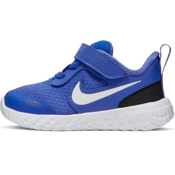 Nike REVOLUTION 5